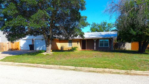 111 Bruce St, Brady, TX, 76825-9787 | Card Image