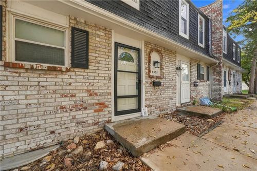 6938 Nw Chapel Woods Ln, Kansas City, MO, 64152-2952 | Card Image
