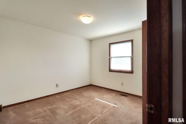 2210-2212 W Huntington Dr, Home with 0 bedrooms, 0 bathrooms and 2 parking in Quincy IL | Image 9