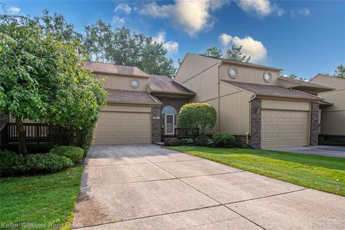 2111 Rochelle Park Dr, Rochester Hills, MI, 48309-3762 | Card Image