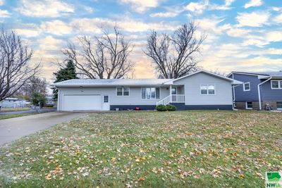 814 Shannon Dr, House other with 3 bedrooms, 3 bathrooms and null parking in Sloan IA | Image 2