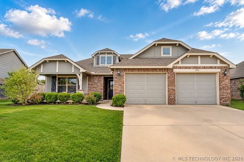 3734 144th St, Bixby, OK, 74008-8066 | Card Image