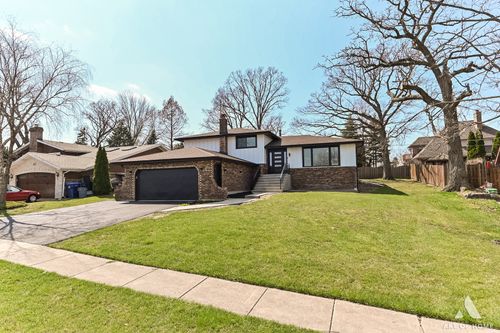 8770 S 81st Ct, Hickory Hills, IL, 60457-1440 | Card Image