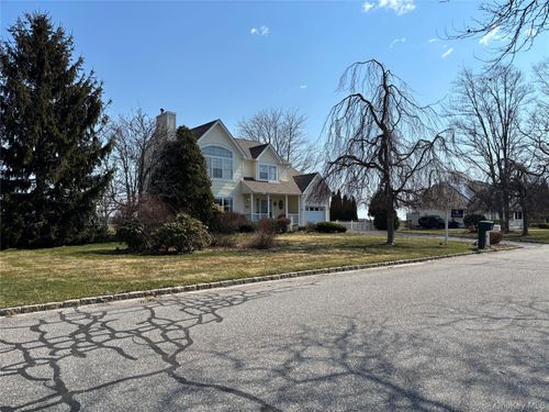 125 Northgate Cir, Calverton, NY, 11933-1410 | Card Image