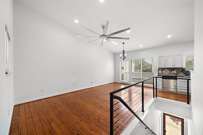 APT-7 - 5920 Fairdale Ln, Townhouse with 2 bedrooms, 3 bathrooms and null parking in Houston TX | Image 5