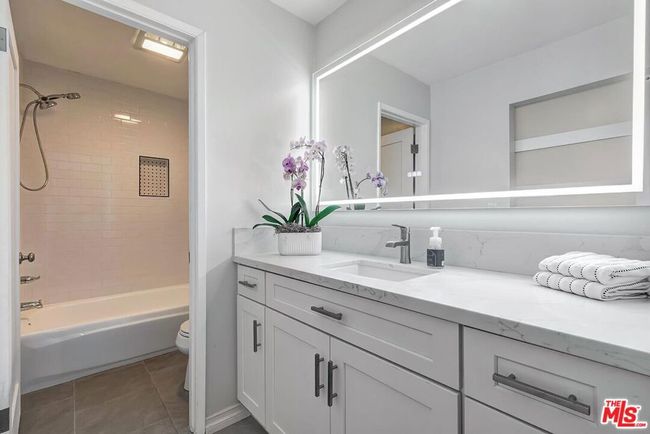 APT-418 - 906 N Doheny Dr, Condo with 1 bedrooms, 1 bathrooms and 1 parking in West Hollywood CA | Image 20