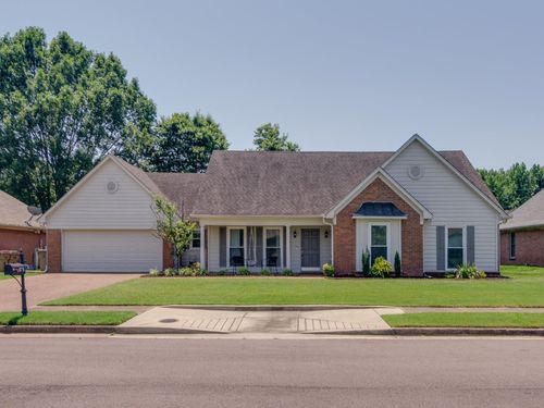 8703 Old River Rd, Cordova, TN, 38018-7682 | Card Image