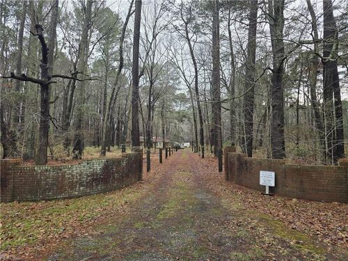 5533 Willow Lake Rd, Chesapeake, VA, 23321-1228 | Card Image