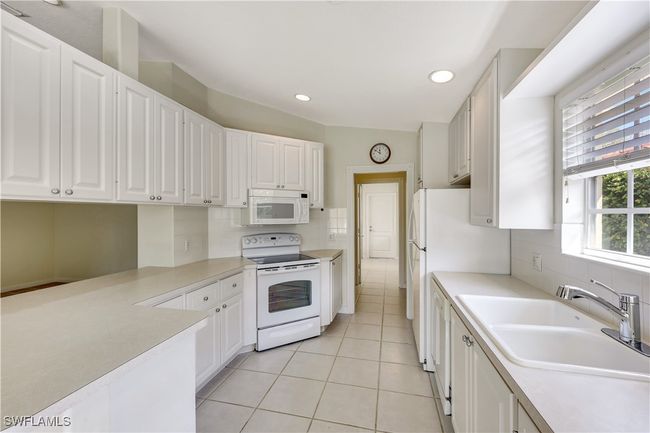 4255 Redonda Ln, House attached with 2 bedrooms, 2 bathrooms and null parking in NAPLES FL | Image 7
