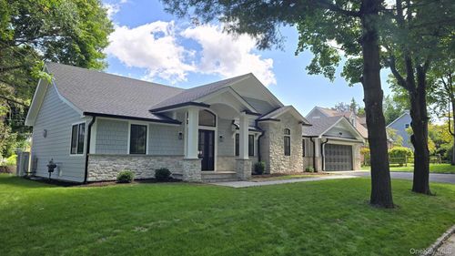 30 Roslyn Dr, Glen Head, NY, 11545-1730 | Card Image