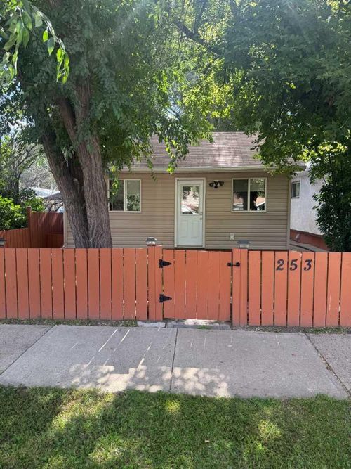 253 2 Ave, Drumheller, AB, T0J1B0 | Card Image