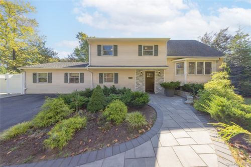332 Fulle Dr, Valley Cottage, NY, 10989-1312 | Card Image