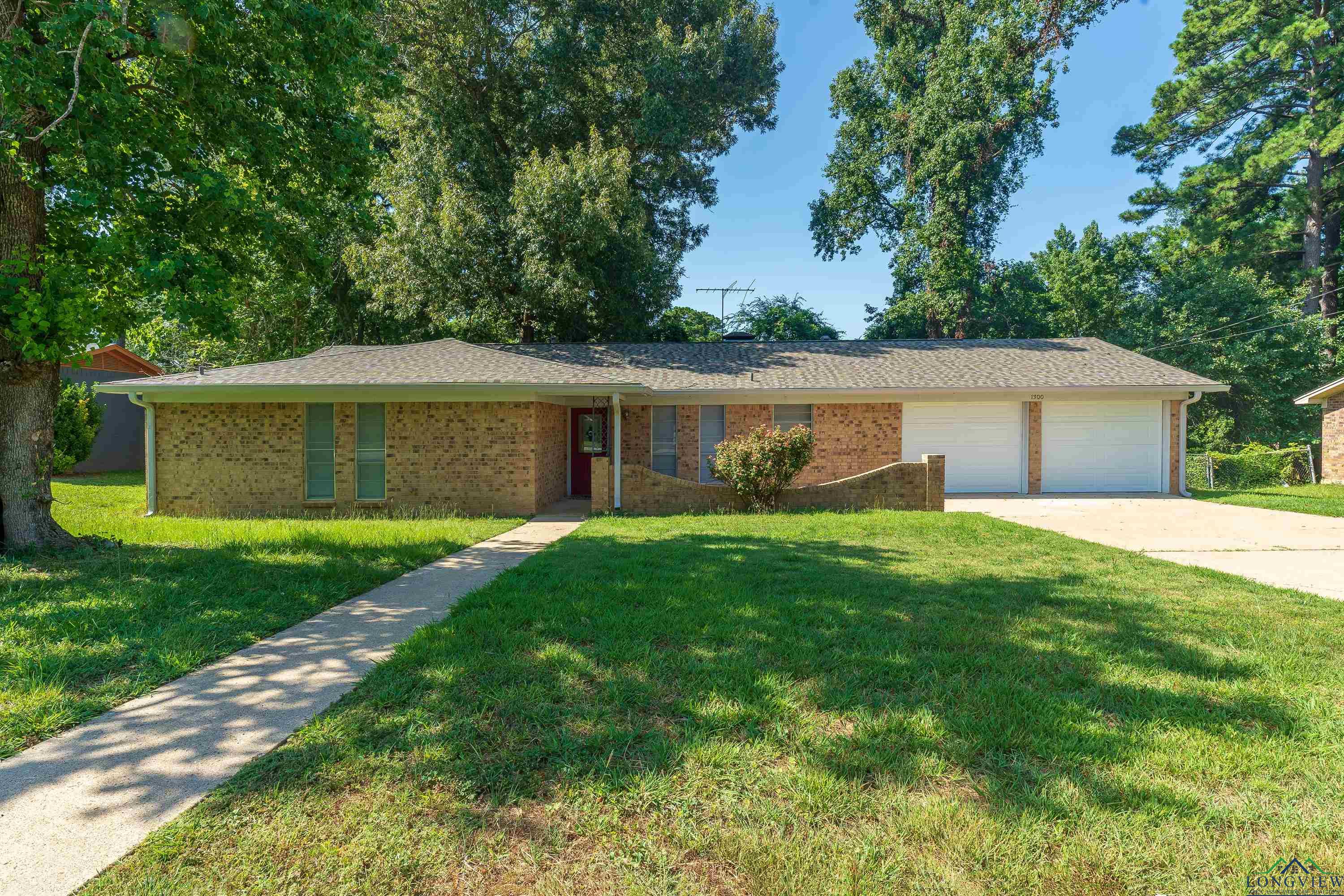Dennis Dr, Longview, TX 75605