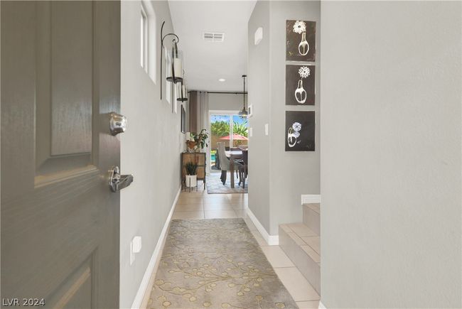 Entryway inside front door | Image 6
