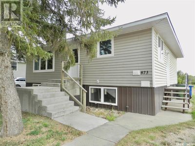 873 4th Ave Ne, House other with 5 bedrooms, 2 bathrooms and null parking in Moose Jaw SK | Image 1