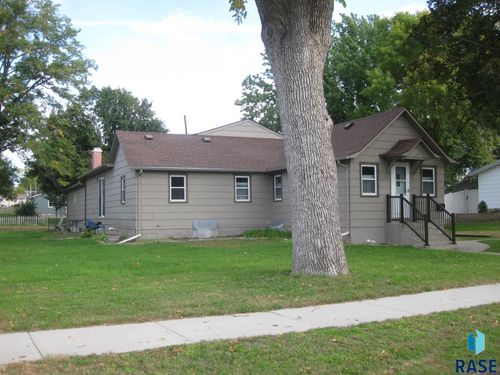 712 E 3rd St Street, Dell Rapids, SD, 57022 | Card Image
