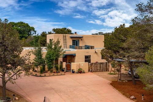 104 Calle Paula, Santa Fe, NM, 87505-5707 | Card Image