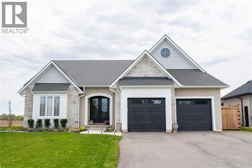 3613 Queen St, Camlachie, ON, N0N1E0 | Card Image