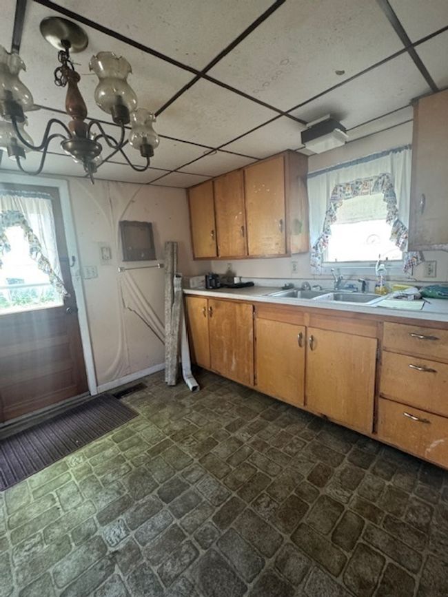 303 Prairie St, House other with 3 bedrooms, 1 bathrooms and 3 parking in Pontiac IL | Image 9