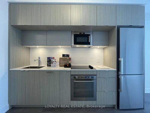 2105-575 Bloor St E, Toronto, ON, M4W0B2 | Card Image