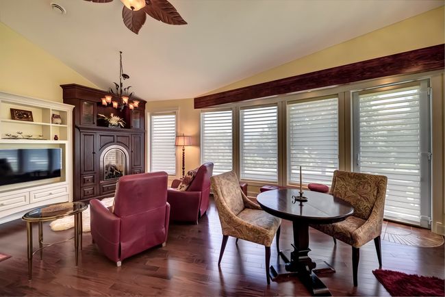 Dining/Living area in secondary suite | Image 21