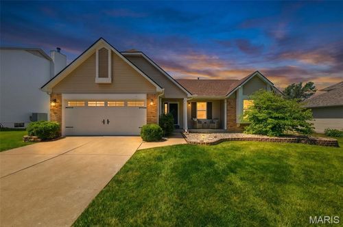 33 Georgetown Cir, O Fallon, MO, 63368-8548 | Card Image