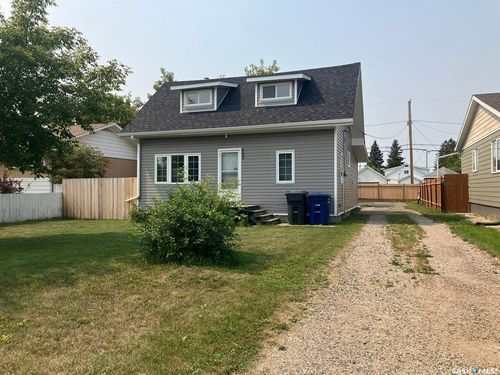 900 1st St W, Nipawin, SK, S0E1E0 | Card Image