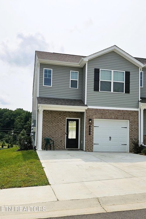 333 Emma Victoria Way, Kodak, TN, 37764-5074 | Card Image