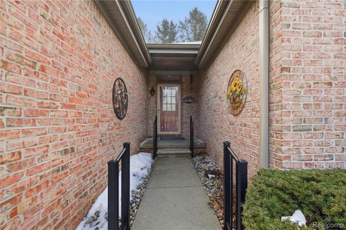 210 Sisu Knoll Dr, Brighton, MI, 48116-2443 | Card Image