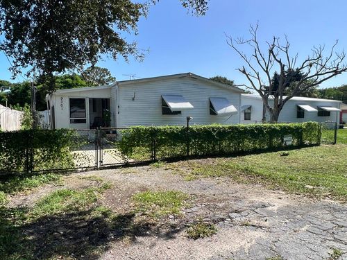 9301 Se 61st Dr, Okeechobee, FL, 34974-1464 | Card Image