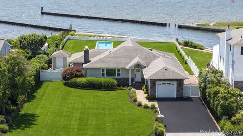 40 Laura Lee Dr, Center Moriches, NY, 11934-3713 | Card Image