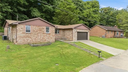 404 W Wildwood Dr, Parkersburg, WV, 26101-7458 | Card Image