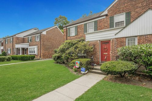 118-118 Robins Rd, New Rochelle, NY, 10801-1025 | Card Image