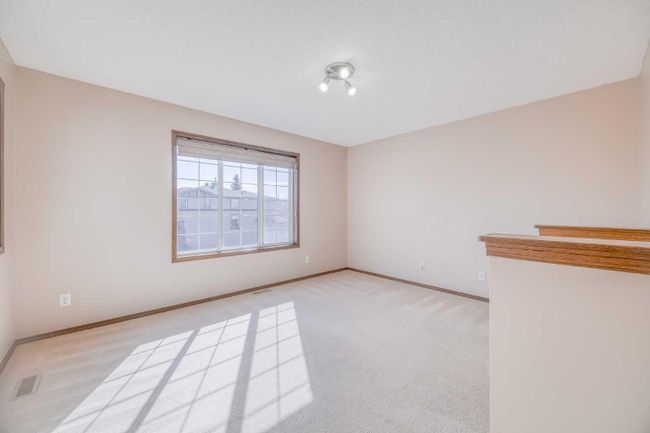 148 Chapman Close Se, Home with 3 bedrooms, 3 bathrooms and 2 parking in Calgary AB | Image 15