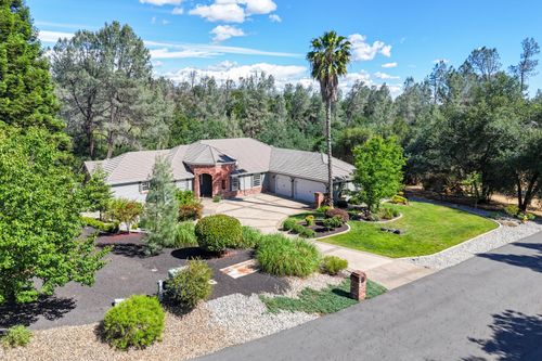 13477 Tierra Heights Rd, Redding, CA, 96003-7481 | Card Image