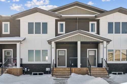 17 Gray Close, Sylvan Lake, AB, T4S0W4 | Card Image