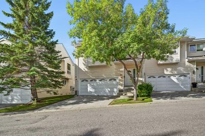 135 Prominence Hts Sw, Home with 4 bedrooms, 3 bathrooms and 4 parking in Calgary AB | Image 2