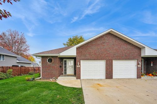 805 Ne 4th St, Earlham, IA, 50072-1147 | Card Image