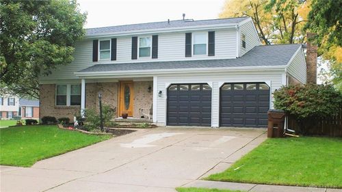 900 Moonlight Dr, Englewood, OH, 45322-2205 | Card Image