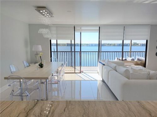 502-105 Lake Emerald Dr, Oakland Park, FL, 33309-6202 | Card Image