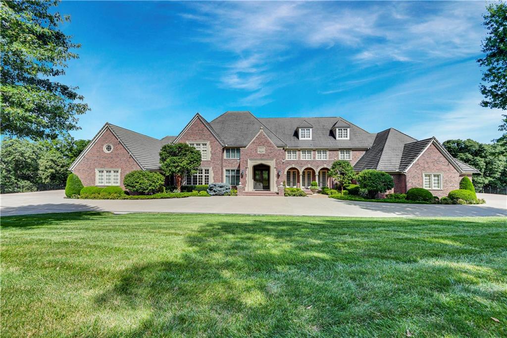 Julian Dr, Kansas City, MO 64152