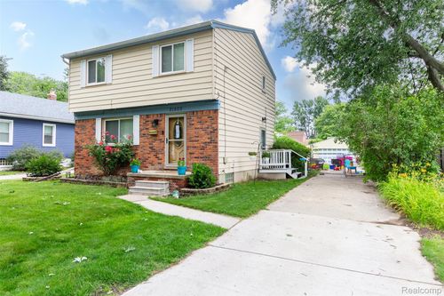 21809 Elizabeth St, Saint Clair Shores, MI, 48080-2927 | Card Image