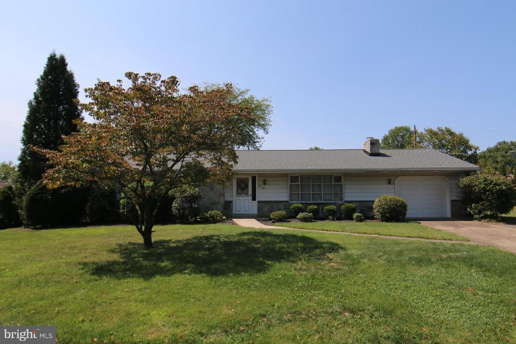 Maria Dr, Harrisburg, PA 17109
