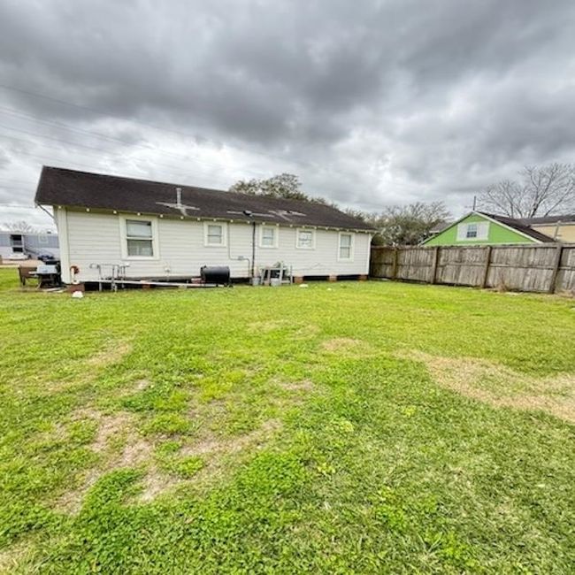 627 - 625 E Pipkin St, House other with 2 bedrooms, 1 bathrooms and null parking in Beaumont TX | Image 16