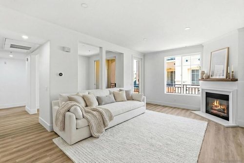 unit-206-12372 Carmel Country Rd, San Diego, CA, 92130-4521 | Card Image