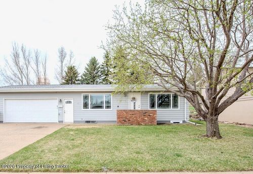 250 8th St E, Dickinson, ND, 58601-4017 | Card Image