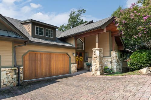 8 Points West Dr, Asheville, NC, 28804-4401 | Card Image