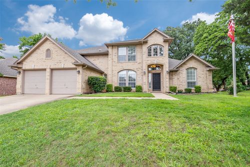2804 Stonehurst Dr, Grapevine, TX, 76051-2680 | Card Image