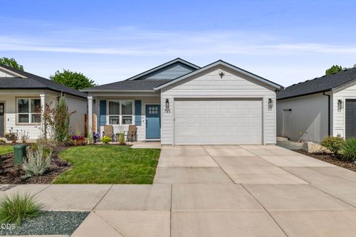 723 Dahl Pl, Medford, OR, 97501-0402 | Card Image
