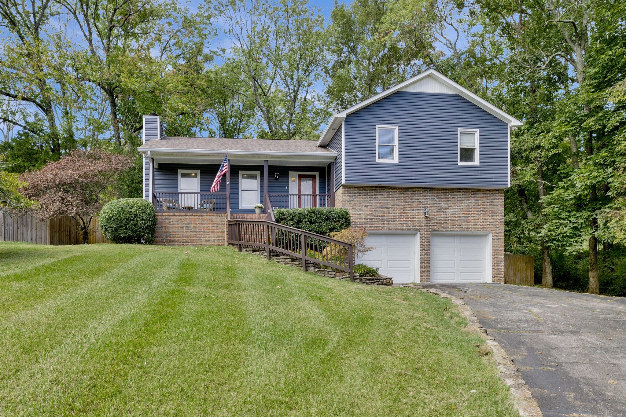 Due Ln, Columbia, TN 38401